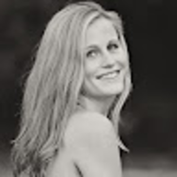 caroline_aikins